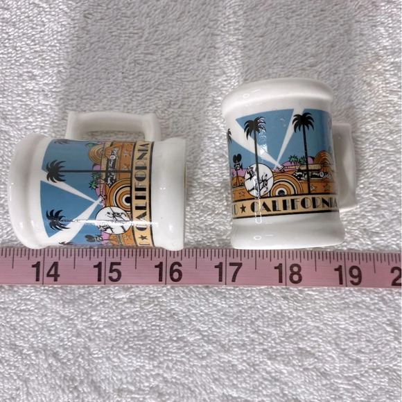 Vintage Ceramic Hollywood California Salt & Pepper Shakers With Handles - Picture 9 of 9